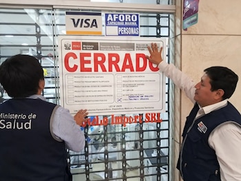 Los fiscalizadores detectaron medicamentos vencidos, productos mal conservados y de origen desconocido, lo que motivó el cierre de los locales.