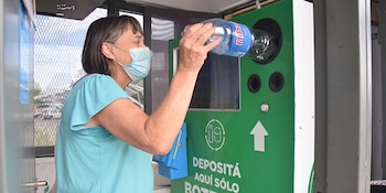El programa EcoCanjeGC, en Godoy Cruz, ofrece beneficios a cambio de la entrega de envases plásticos y de vidrio. (Imagen: gentileza Municipalidad de Godoy Cruz)