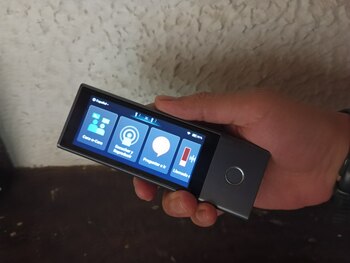 Este dispositivo de traducción usa