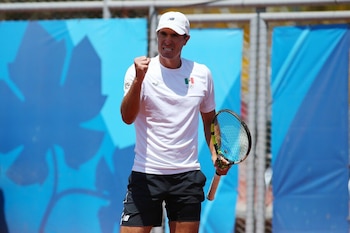 Ernesto Escobedo Avanza a Cuartos