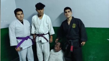 Karatecas ‘Cobra Kai’ se enfrentan