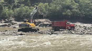 Frenan minería irregular en la cuenca del río Fonce tras denuncias comunitarias