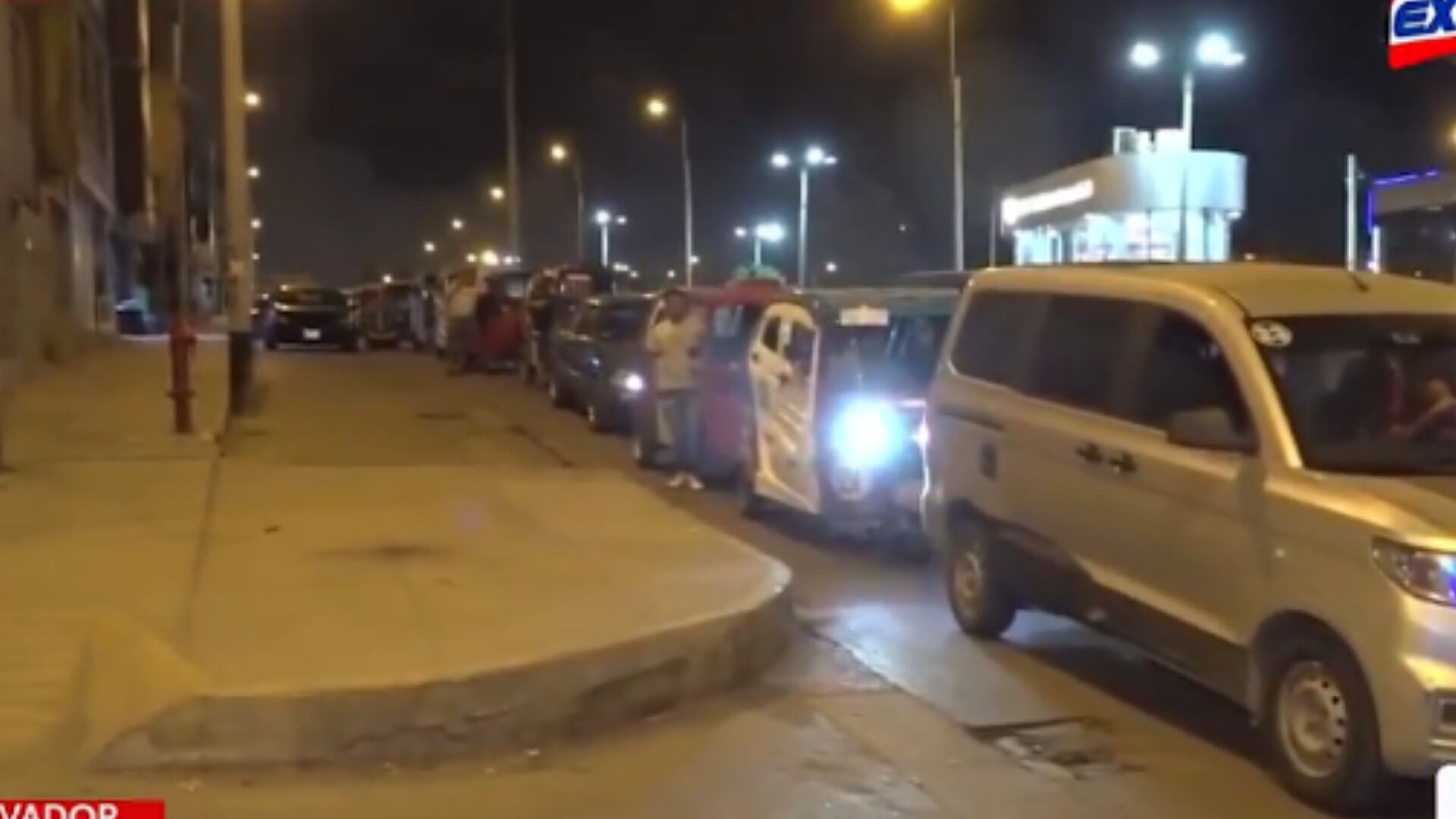 Escasez de gas en Villa El Salvador obliga a mototaxistas a recorrer el distrito para abastecerse. Foto: captura Exitosa