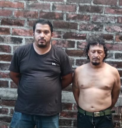 Un operativo conjunto entre la Fuerza Armada de El Salvador y la PNC detuvo a dos presuntos integrantes de la MS-13 en Quezaltepeque, La Libertad Norte. (Foto cortesía Fuerza Armada de El Salvador)