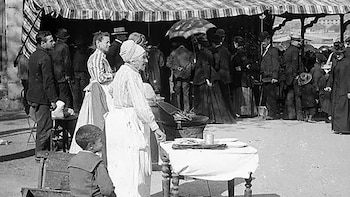 Una vendedora callejera de papas