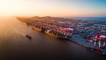 El mito de Corío llega a su fin: el puerto costará una décima parte de lo anunciado y dependerá de la carga de otro país