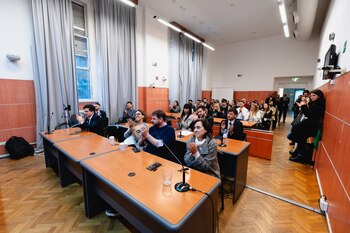 A sala llena, se desarrolló