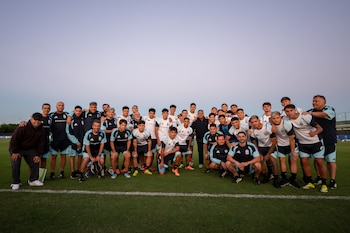 Claudio Tapia fue a saludar al seleccionado argentino Sub 17 (@Argentina)