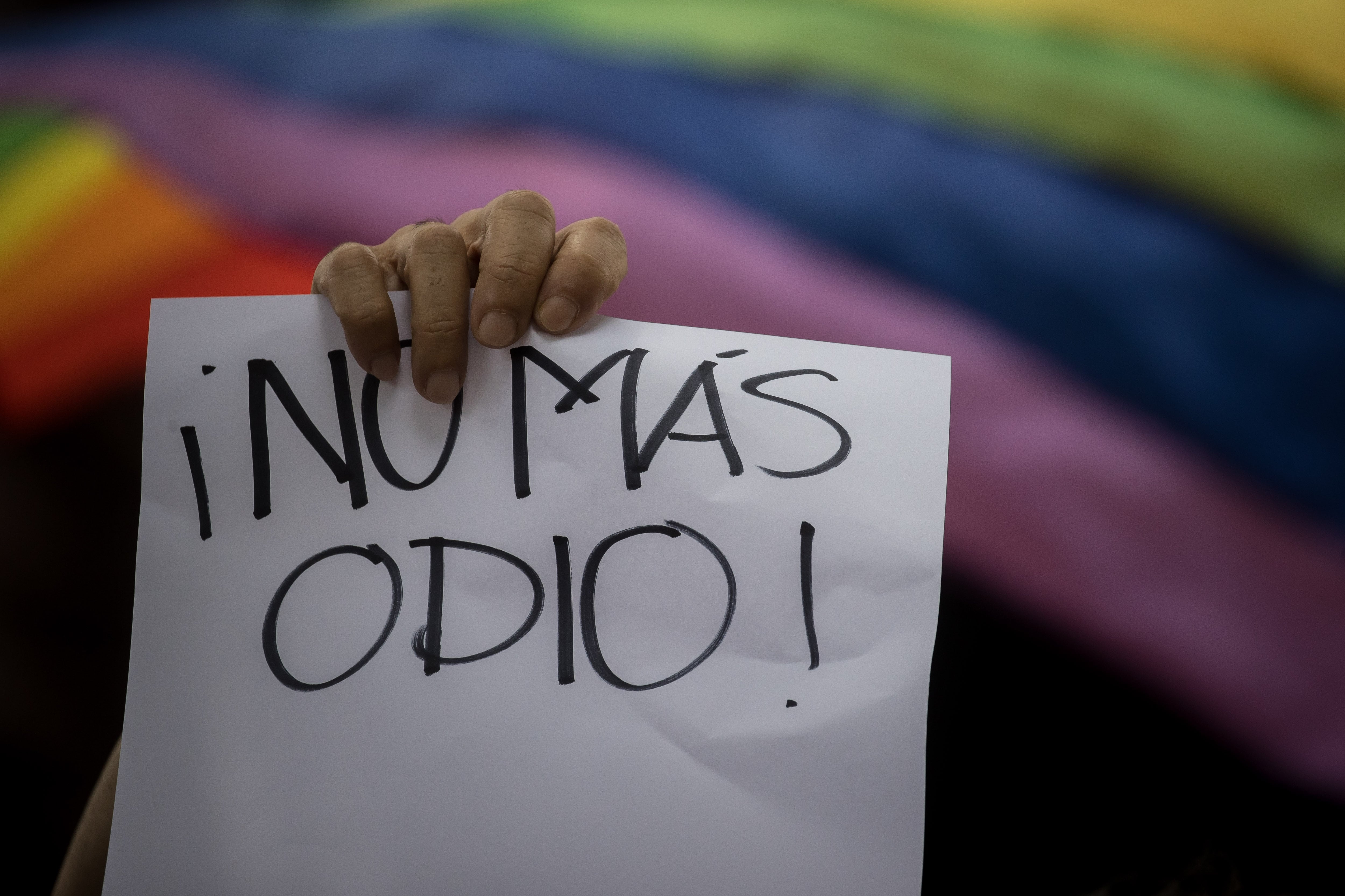 Fotografía de archivo en donde se ven manifestaciones a favor de la comunidad LGBTIQ+ en en Caracas (Venezuela). EFE/ Miguel Gutiérrez