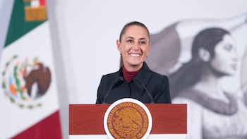 Sheinbaum arremete contra la oposición