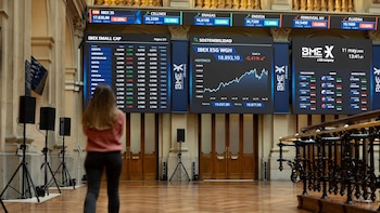 El Ibex 35 se alza un 1,7% y supera los 18.600 puntos, en máximos, con el petróleo por debajo de 90 dólares