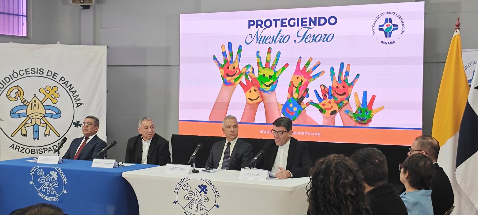 La comisión está integrada por expertos internacionales de distintas disciplinas y cuenta con respaldo académico de universidades de Estados Unidos y España, según el comunicado oficial. Tomada de X