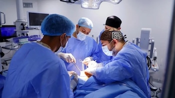 En Panamá a una paciente de 47 años le retiran el cáncer y le reconstruyen la mama en una misma operación quirúrgica