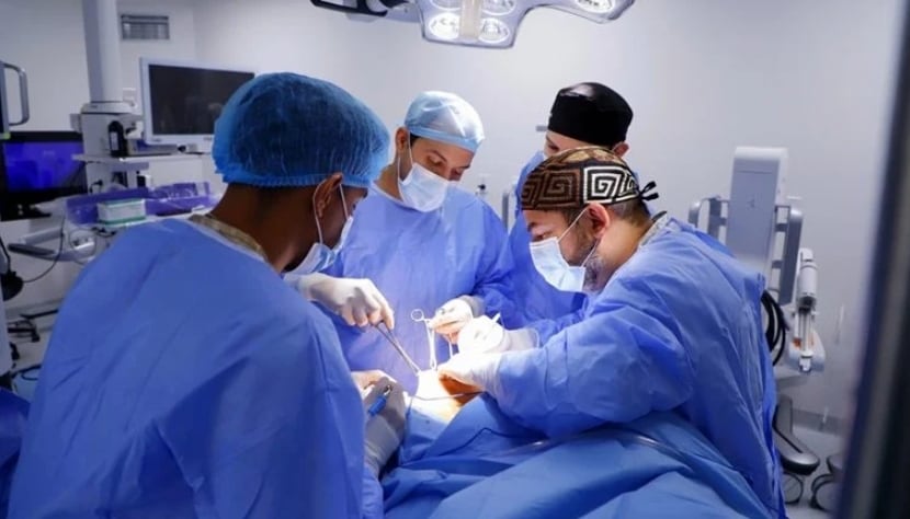 La intervención busca avanzar de manera simultánea en el tratamiento oncológico y en la recuperación emocional de la paciente. (CSS)