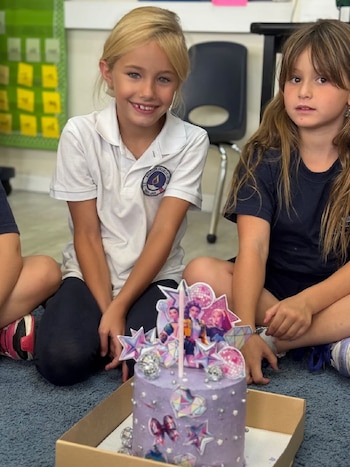 La cumpleañera llevó una torta