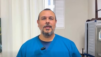 Según el hospital, la herramienta Rosa ayuda a alinear mejor los implantes y adaptar la cirugía a la anatomía de cada persona, con la expectativa de reducir complicaciones y favorecer una rehabilitación más rápida (Cortesía CCSS)