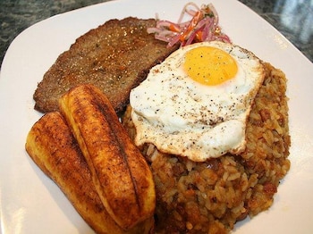 Tacu Tacu a lo Pobre.