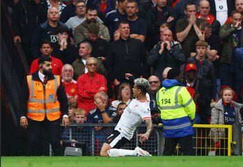 Luis Díaz celebrando el segundo gol ante Manchester United el 1 de septiembre de 2024 - crédito Molly Darlington / REUTERS