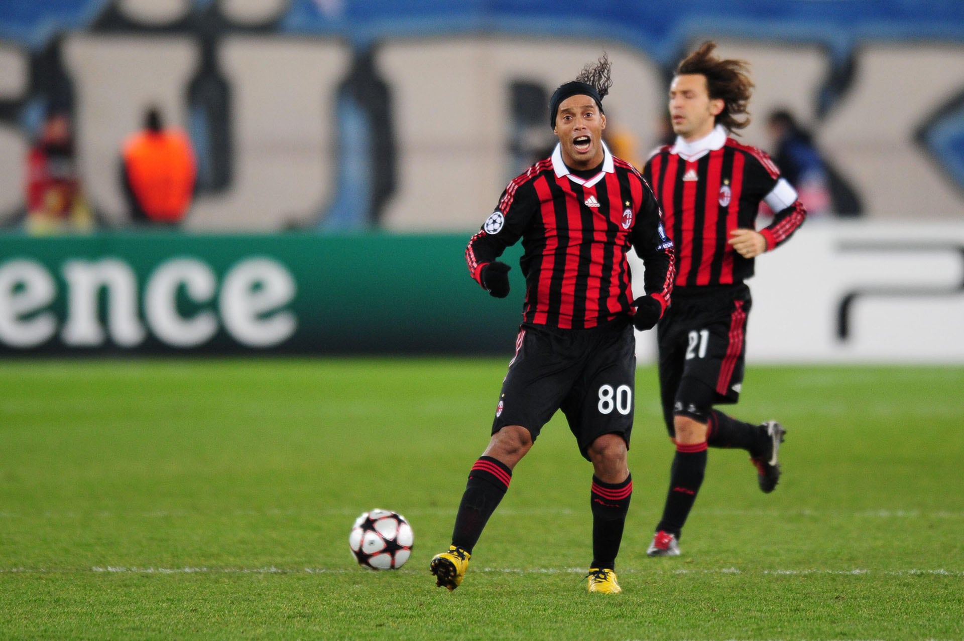 La etapa de Ronaldinho y los grandes nombres en el Milan cambió la forma de ser equipo y dejó un ejemplo de excelencia y pertenencia (The Grosby Group)
