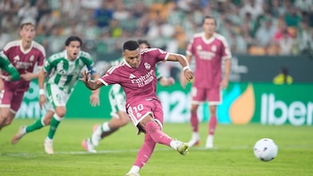 El CTA insiste en que Bartra "no comete ninguna infracción" y que es correcto no repetir el penalti de Mbappé