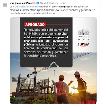 Dos trabajadores con casco y chaleco reflectante en una obra de construcción. Gráfico con el logo del Congreso de Perú y texto "APROBADO"