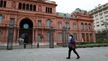 FOTO DE ARCHIVO: Una mujer