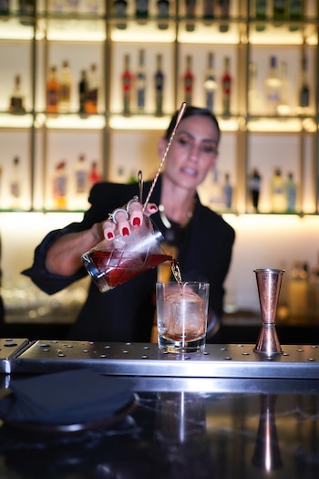 Bartenders como Mona Gallosi priorizan