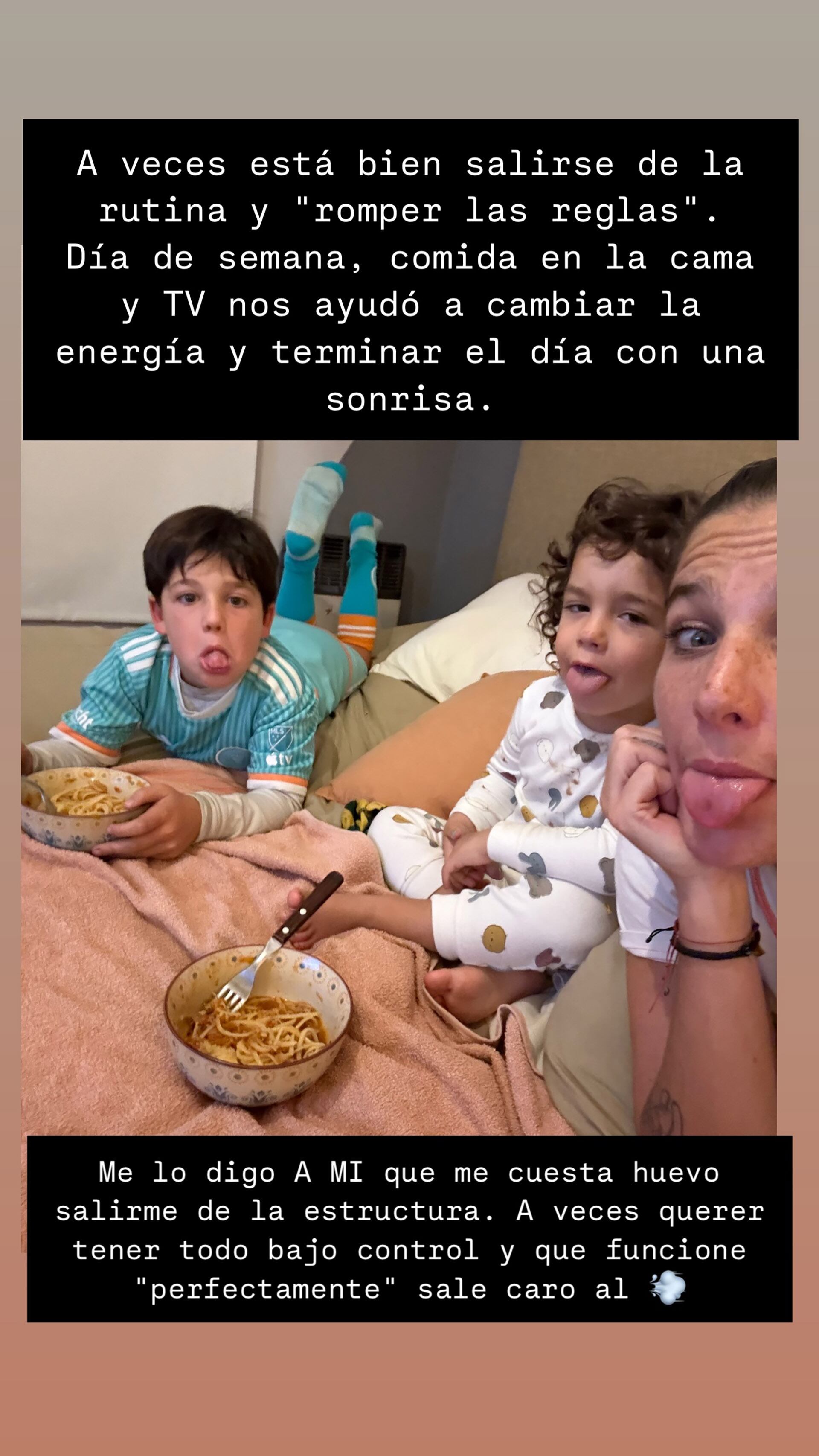Juana, acompañada de sus dos hijos, aseguró que