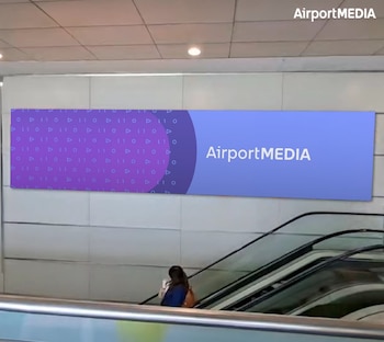 Aeropuertos Argentina incorporó pantallas a las 35 terminales del país que permiten la compra de publicidad programática
