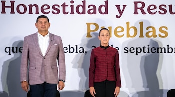 Alejandro Armenta acompañó a Claudia Sheinbaum durante su informe regional en Puebla.