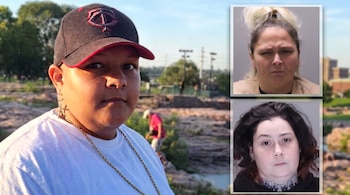 Una persona con gorra y camiseta blanca al aire libre junto a dos fotografías de rostro colocadas de forma vertical a la derecha.