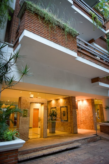 Fachada del departamento de Manuel Adorni en Caballito - Miró 550