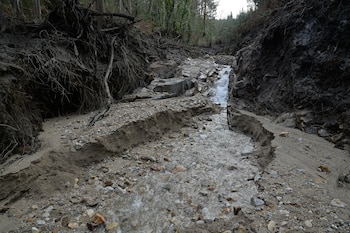 Rotura y desbordamiento de una