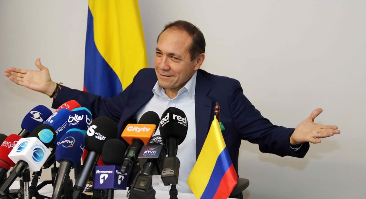 El Gobierno, los trabajadores y los empresarios mantienen una brecha de más de nueve puntos en la negociación del salario mínimo 2026 en Colombia, según expresó el ministro de Trabajo, Antonio Sanguino - crédito @AntonioSanguino/X