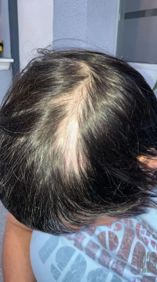 A la hija la sujetaron del cabello