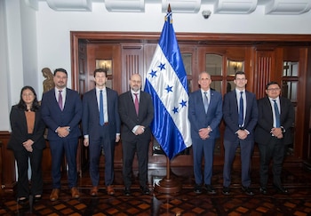 Los temas abordados con el gabinete económico son mantener las políticas prudentes, déficit del sector público no financiero del 1 % del PIB, buscar la mejora de la eficiencia del gobierno