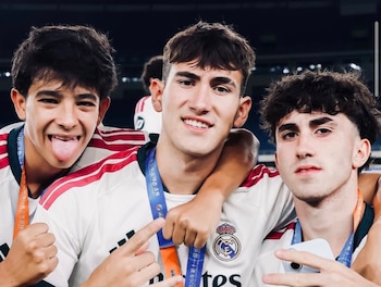 Unai Ordoñez, delantero español de padre colombiano, firmó su primer contrato profesional con el Real Madrid - crédito @una10rdonez/Instagram