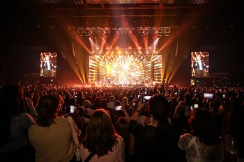 Un gran despliegue escénico, pantallas