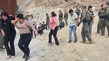 Camión modificado, 31 migrantes y una fuga a México: así terminó un traslado en California