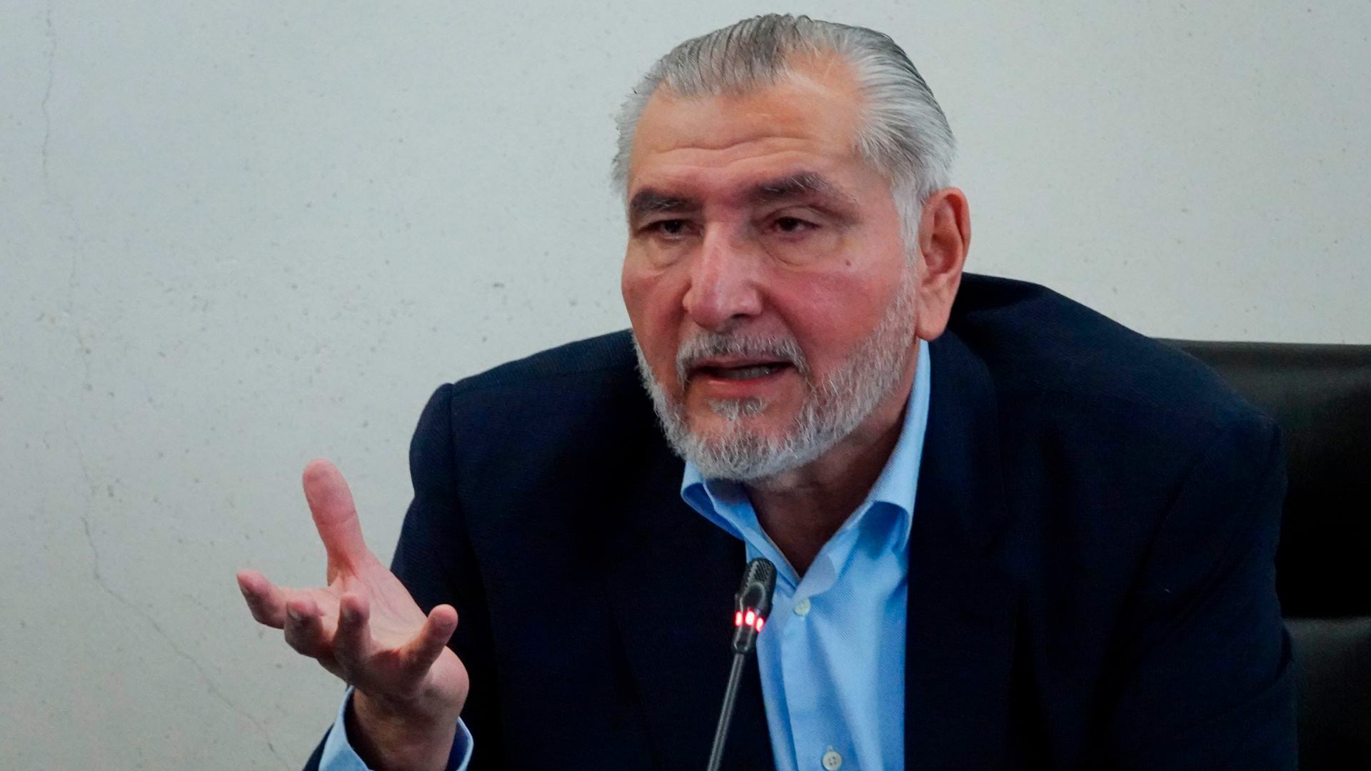 “Adán Augusto López Hernández confirmó que adquirió personalmente los libros de AMLO distribuidos en el Senado. FOTO: GALO CAÑAS/CUARTOSCURO.COM