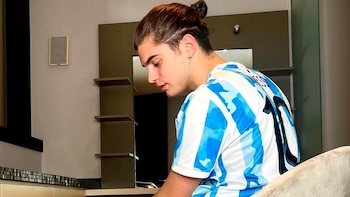 El influencer italiano que alentó por Argentina y se tatuó a Messi