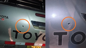 Dos detalles de la parte trasera de una camioneta gris con círculos anaranjados que marcan dos orificios en la carrocería