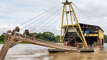Los procedimientos se realizaron en el sector de Amaserí, sobre el río Nechí, y en un tramo del río Cauca - crédito prensa Armada de Colombia