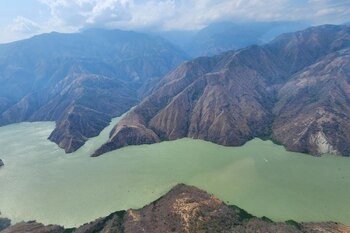 Tres trabajadores de Empresas Públicas