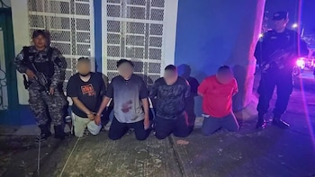 El Salvador: Cinco detenidos tras intentar embestir a policías durante un operativo antidrogas