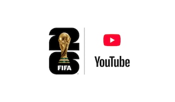 Logotipo de la FIFA World Cup 2026™ con el trofeo y el número '26' junto al logotipo de YouTube sobre un fondo blanco