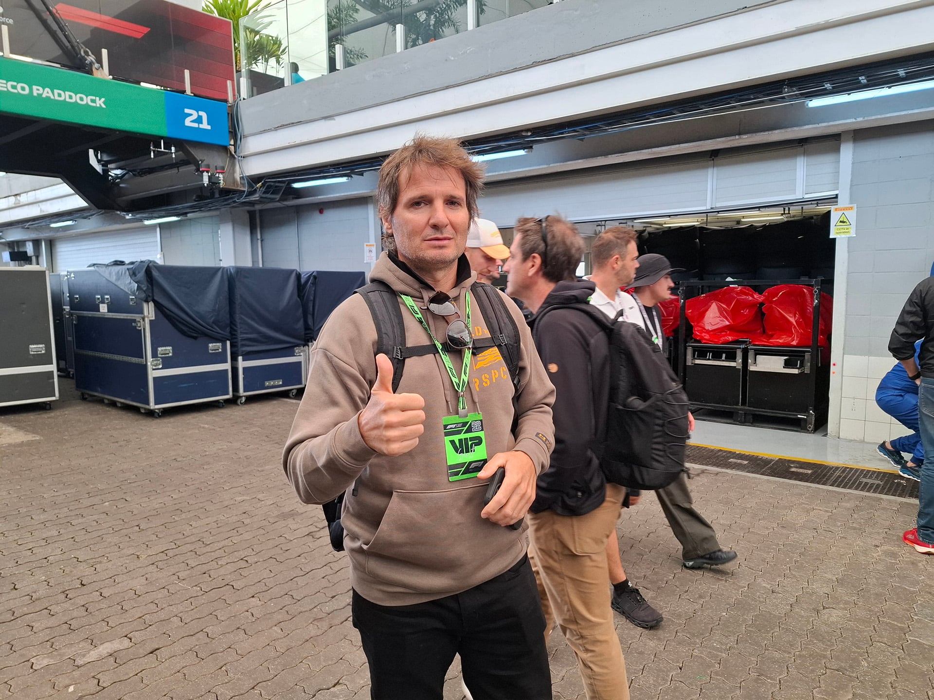 Marcos Patronelli en los boxes de Interlagos