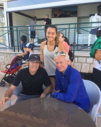 Andanin Vilas junto a su