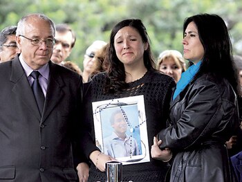 Walter Oyarce Delgado lucha, desde la muerte de su hijo, por la erradicación de las barras bravas del fútbol peruano. Foto: Andina