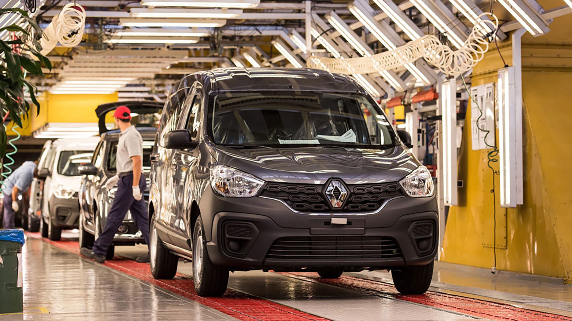 La planta de Renault actualmente produce únicamente el Kangoo, ya que se discontinuaron Logan, Sandero y Stepway y la fábrica se encuentra transformando la línea para la nueva pick-up Niágara que llegará este año